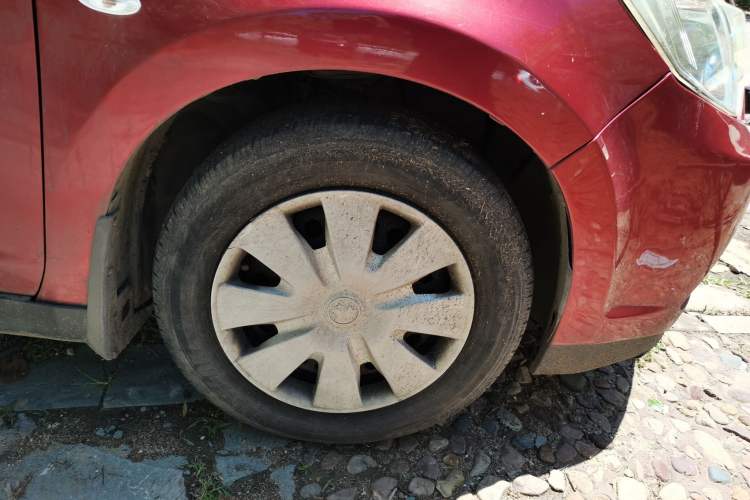 Used Venucia R50 2013 1.6L Manual Fashion Edition Right Front Wheel Hub
