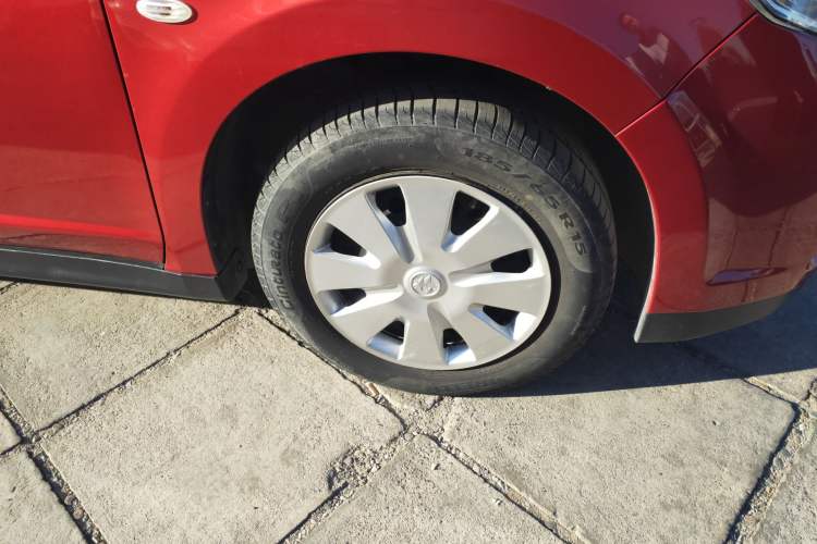 Used Venucia R50 2013 1.6L Automatic Fashion Edition Right Front Wheel Hub