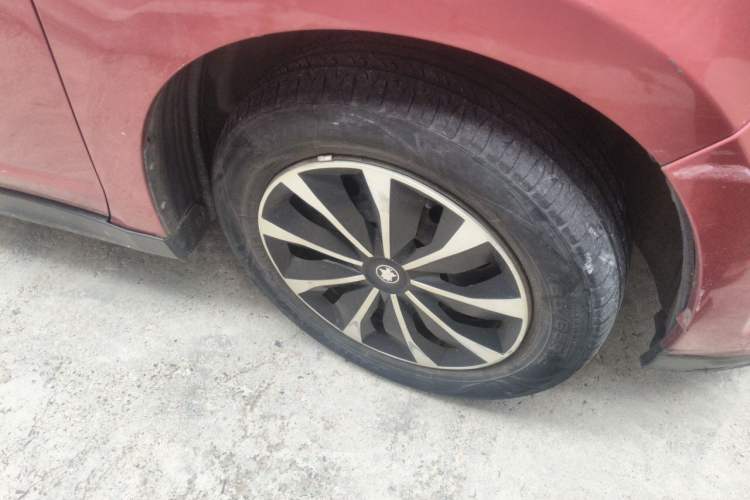 Used Venucia R50 2013 1.6L Manual Fashion Edition Right Front Wheel Hub