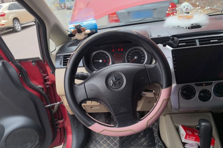 Used Venucia R50 2013 1.6L Automatic Luxury Edition Steering Wheel