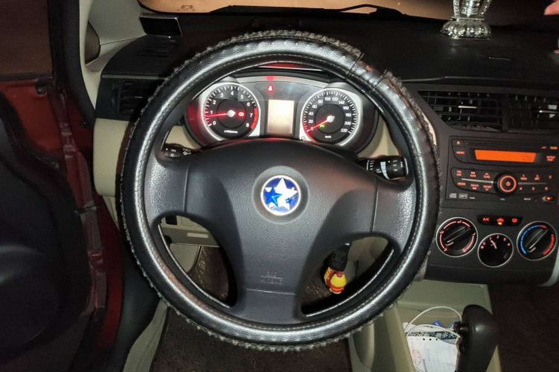 Used Venucia R50 2013 1.6L Automatic Luxury Edition Steering Wheel