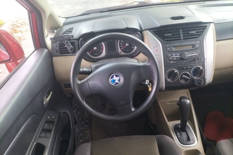 Used Venucia R50 2013 1.6L Automatic Fashion Edition Steering Wheel