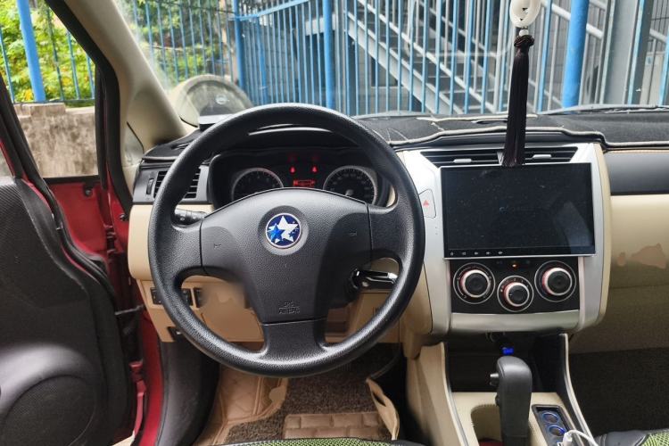 Used Venucia R50 2013 1.6L Automatic Fashion Edition Steering Wheel