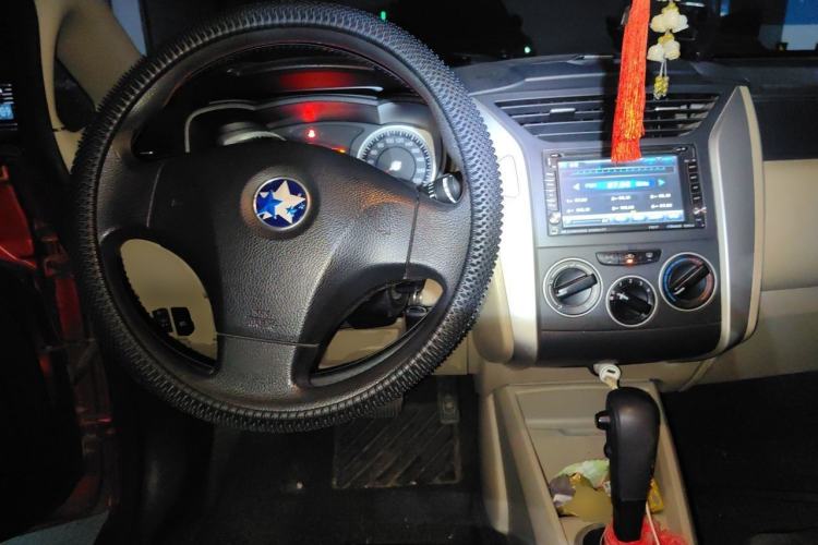 Used Venucia R50 2013 1.6L Automatic Fashion Edition Steering Wheel