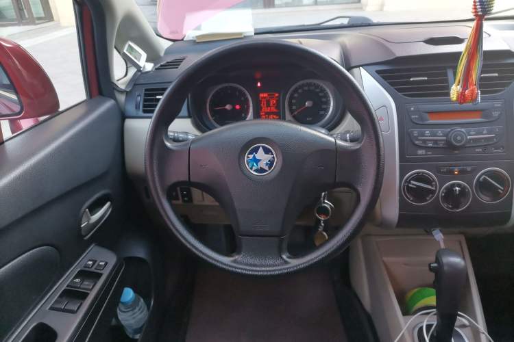 Used Venucia R50 2013 1.6L Automatic Fashion Edition Steering Wheel