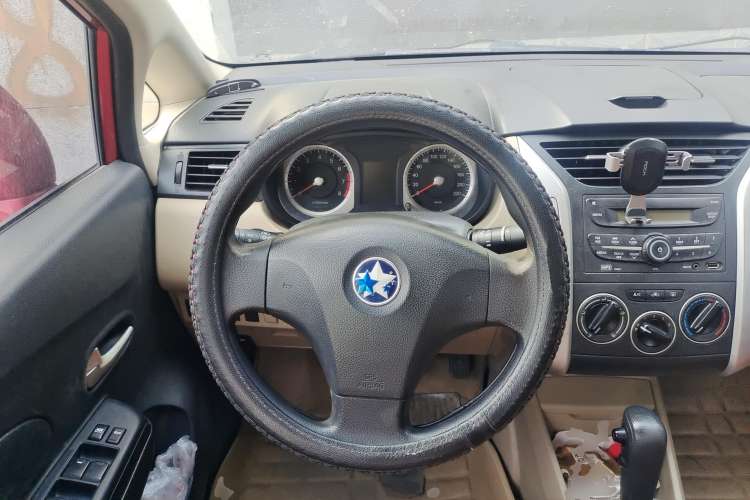 Used Venucia R50 2013 1.6L Automatic Fashion Edition Steering Wheel