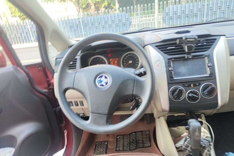 Used Venucia R50 2013 1.6L Automatic Luxury Edition Steering Wheel
