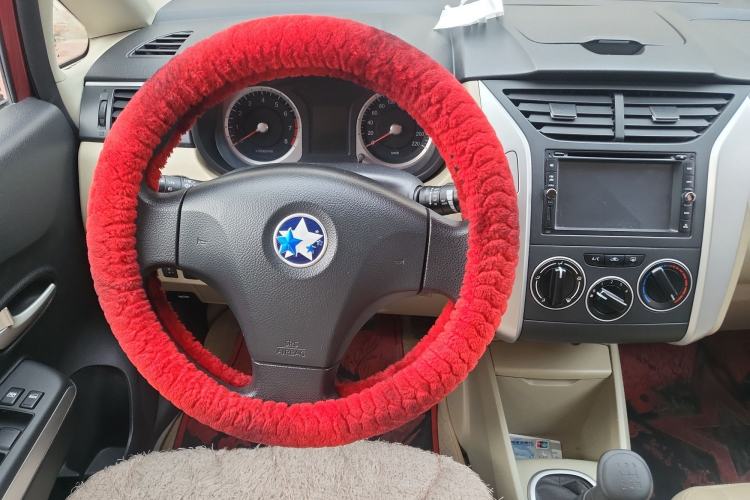 Used Venucia R50 2013 1.6L Manual Version with Beidou Navigation Steering Wheel