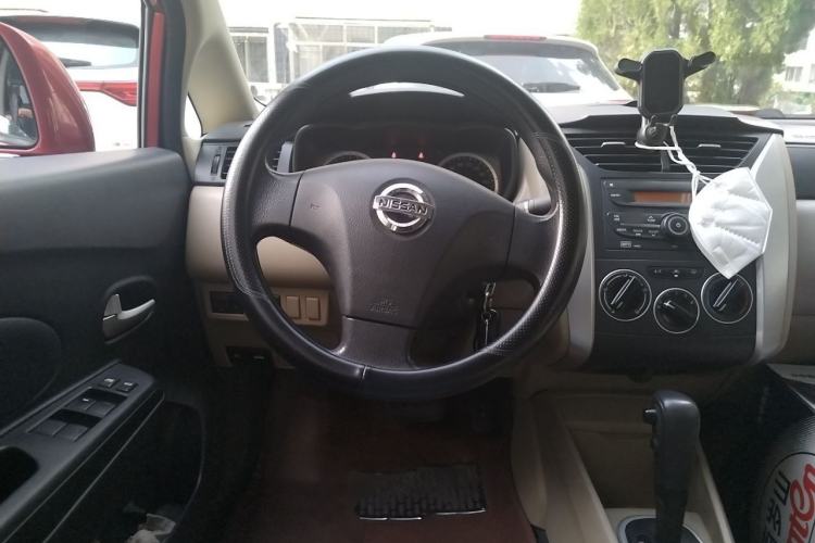 Used Venucia R50 2013 1.6L Automatic Fashion Edition Steering Wheel