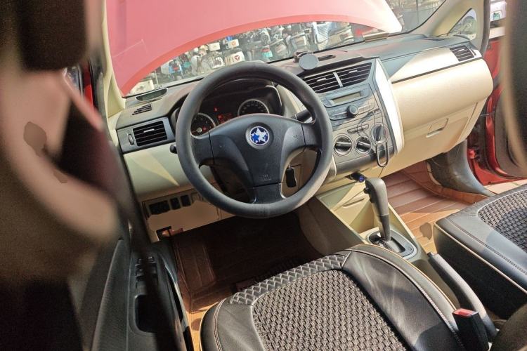 Used Venucia R50 2013 1.6L Automatic Fashion Edition Steering Wheel