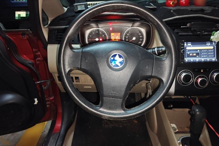 Used Venucia R50 2013 1.6L Automatic Luxury Edition Steering Wheel