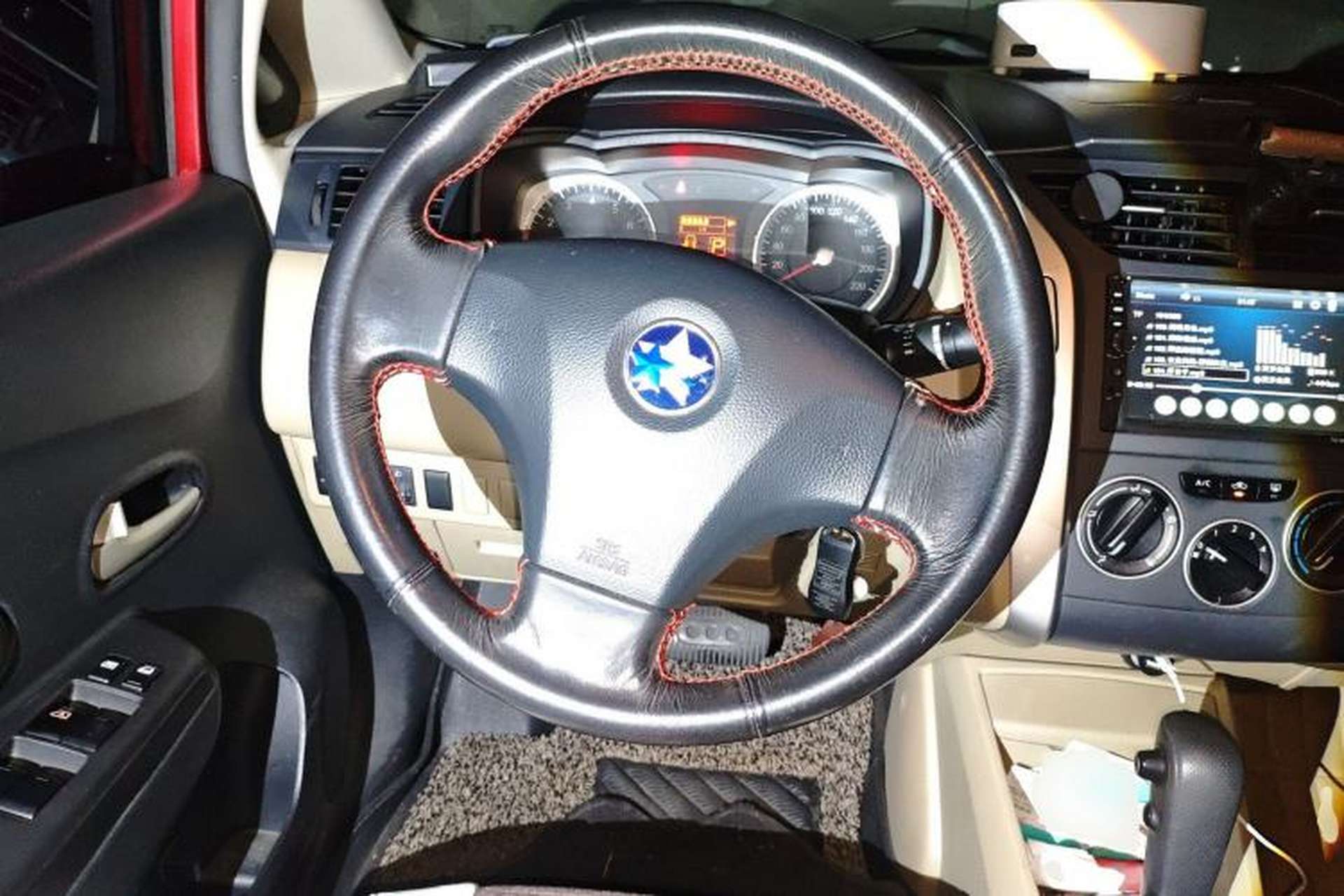 Used Venucia R50 2013 1.6L Automatic Fashion Edition Steering Wheel