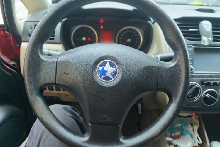 Used Venucia R50 2013 1.6L Automatic Fashion Edition Steering Wheel