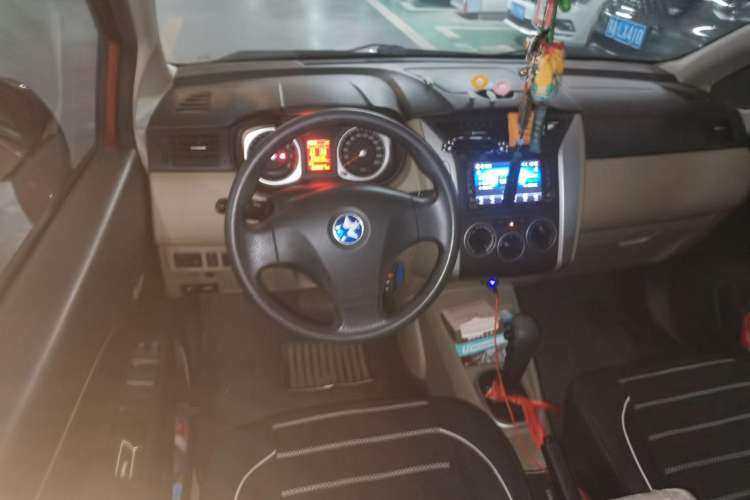 Used Venucia R50 2013 1.6L Automatic Fashion Edition Steering Wheel