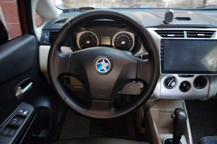 Used Venucia R50 2013 1.6L Automatic Fashion Edition Steering Wheel