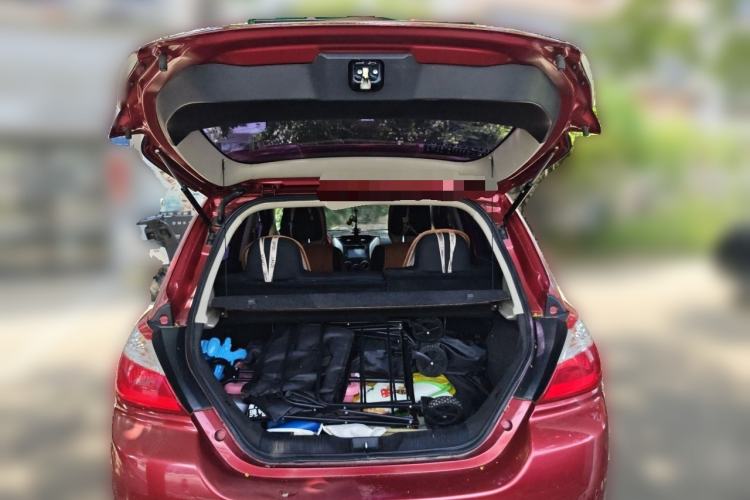 Used Venucia R50 2013 1.6L Manual Fashion Edition Trunk