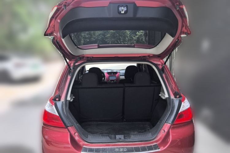 Used Venucia R50 2013 1.6L Manual Fashion Edition Trunk