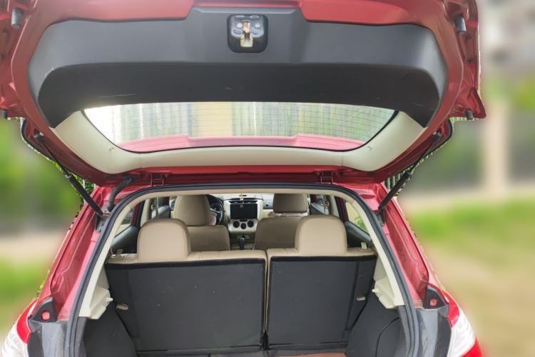 Used Venucia R50 2013 1.6L Automatic Luxury Edition Trunk