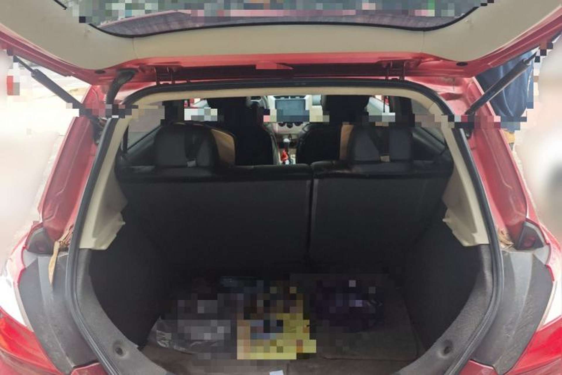 Used Venucia R50 2013 1.6L Manual Fashion Edition Trunk