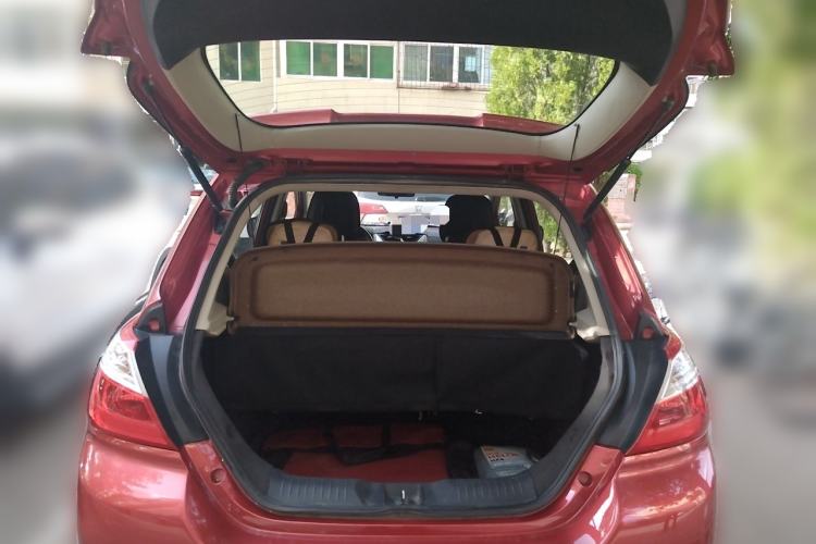 Used Venucia R50 2013 1.6L Automatic Fashion Edition Trunk