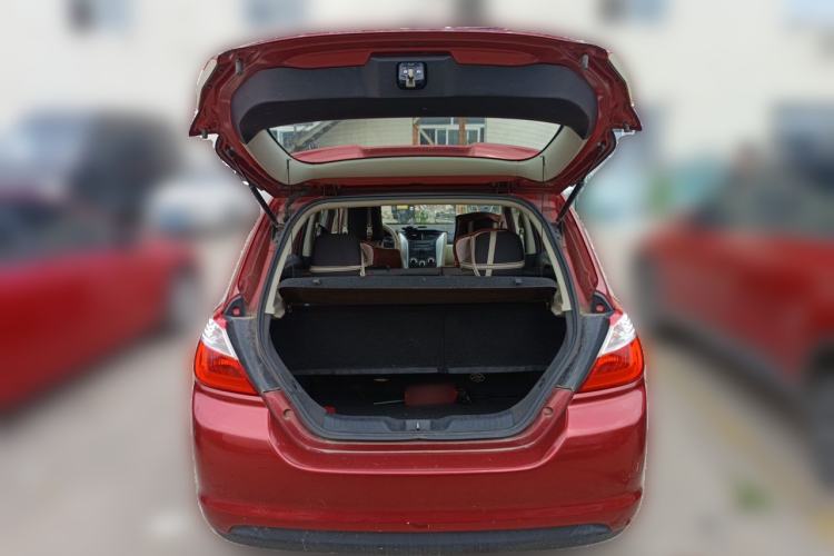 Used Venucia R50 2013 1.6L Manual Fashion Edition Trunk
