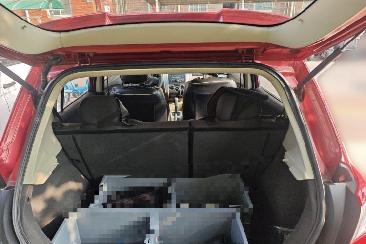 Used Venucia R50 2013 1.6L Automatic Fashion Edition Trunk