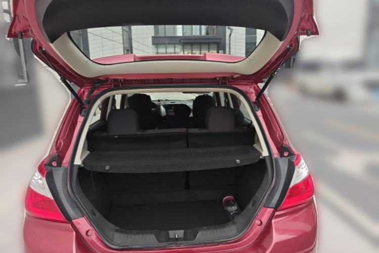 Used Venucia R50 2013 1.6L Manual Fashion Edition Trunk