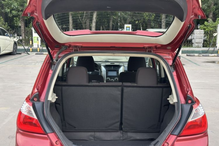 Used Venucia R50 2013 1.6L Manual Fashion Edition Trunk