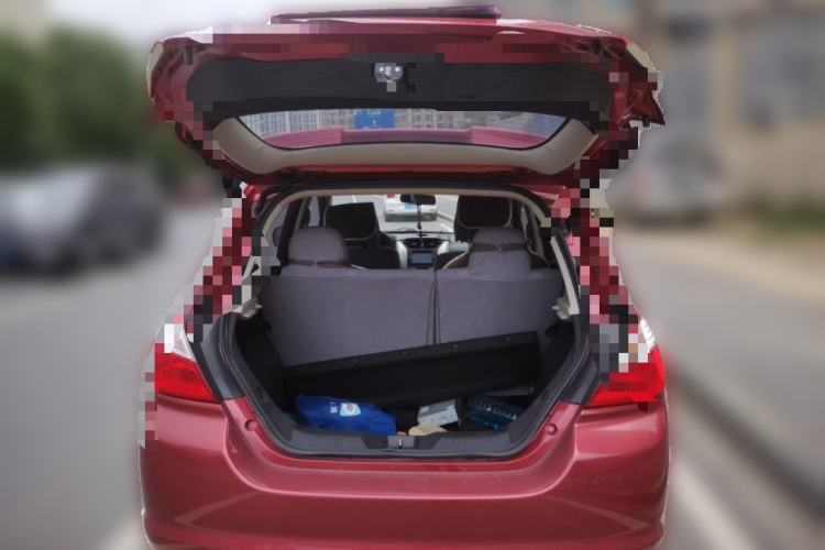 Used Venucia R50 2013 1.6L Automatic Fashion Edition Trunk