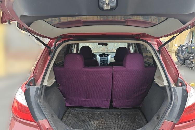 Used Venucia R50 2013 1.6L Manual Fashion Edition Trunk