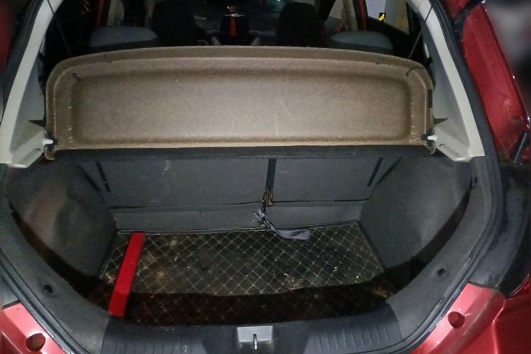 Used Venucia R50 2013 1.6L Manual Fashion Edition Trunk