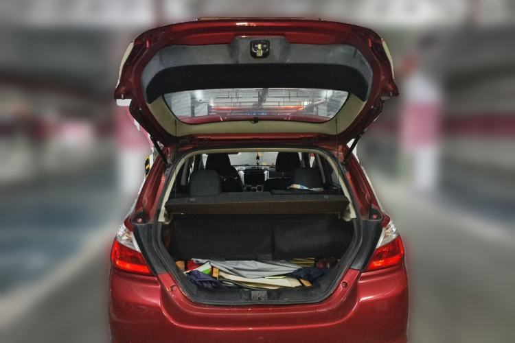 Used Venucia R50 2013 1.6L Manual Fashion Edition Trunk