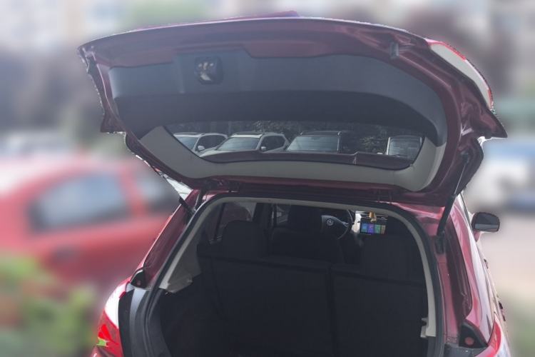 Used Venucia R50 2013 1.6L Manual Fashion Edition Trunk