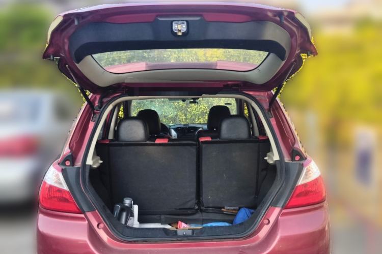 Used Venucia R50 2013 1.6L Manual Fashion Edition Trunk