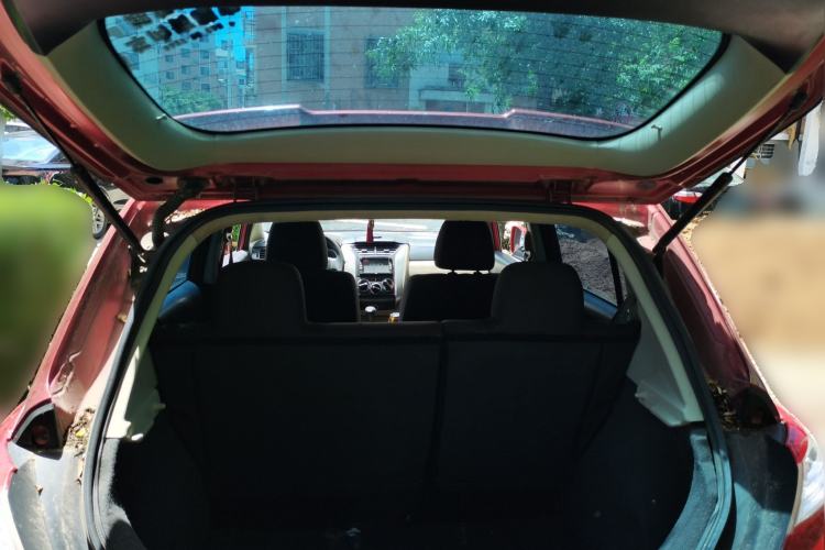 Used Venucia R50 2013 1.6L Manual Fashion Edition Trunk