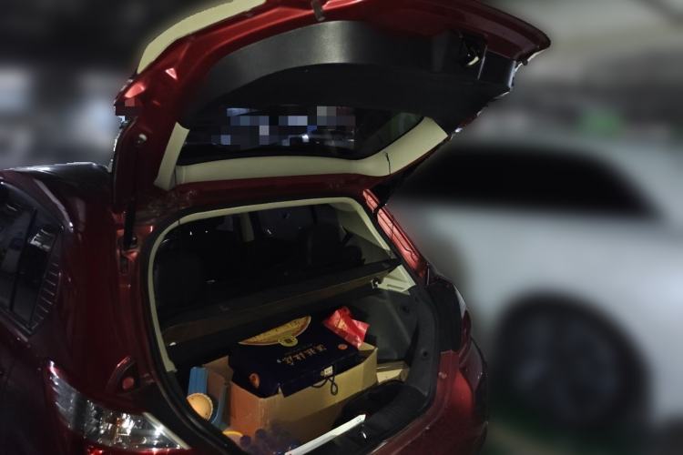 Used Venucia R50 2013 1.6L Automatic Fashion Edition Trunk