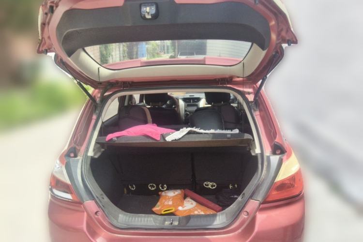 Used Venucia R50 2013 1.6L Manual Fashion Edition Trunk