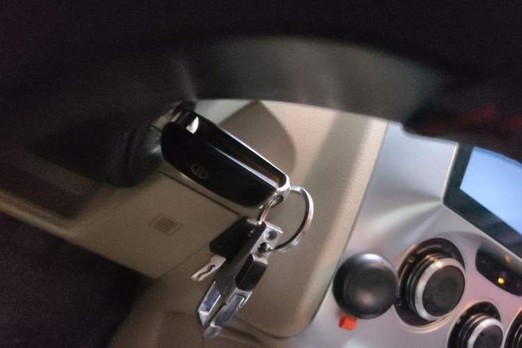 Used Venucia R50 2013 1.6L Manual Fashion Edition Vehicle Key