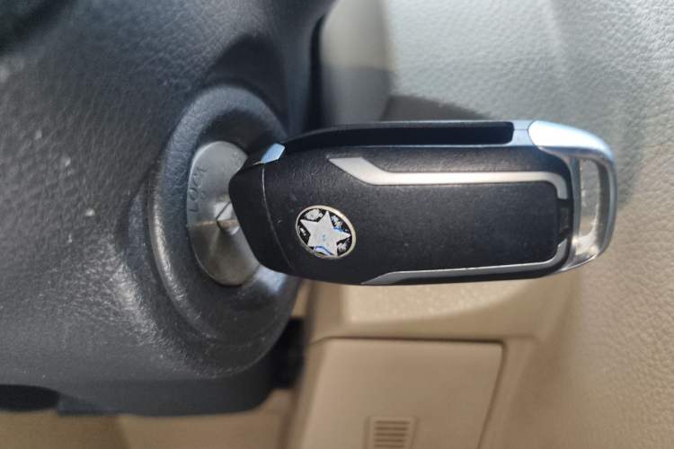 Used Venucia R50 2013 1.6L Automatic Fashion Edition Vehicle Key
