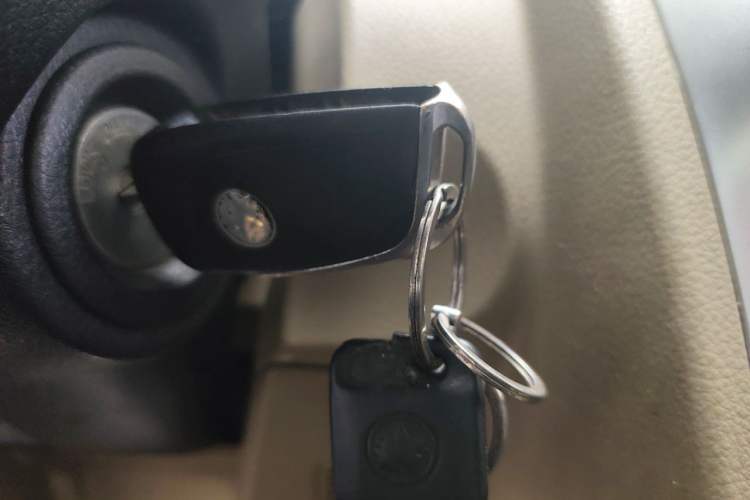 Used Venucia R50 2013 1.6L Manual Luxury Edition Vehicle Key