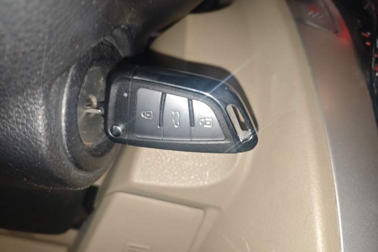 Used Venucia R50 2013 1.6L Automatic Fashion Edition Vehicle Key
