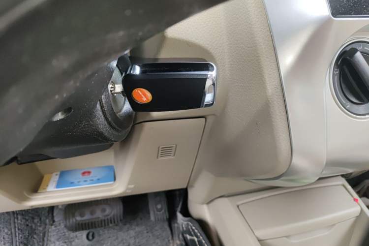 Used Venucia R50 2013 1.6L Automatic Luxury Edition Vehicle Key