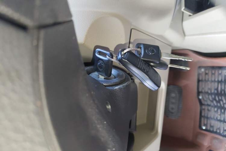 Used Venucia R50 2013 1.6L Automatic Luxury Edition Vehicle Key