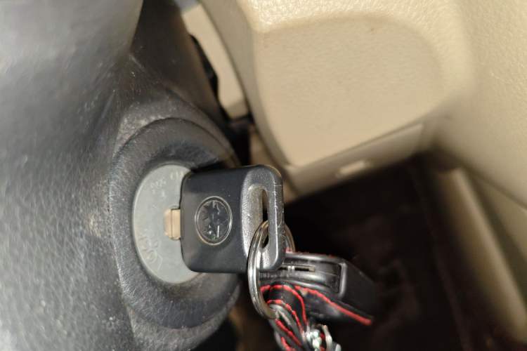 Used Venucia R50 2013 1.6L Automatic Fashion Edition Vehicle Key