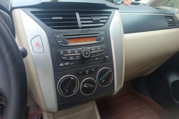 Used Venucia R50 2013 1.6L Manual Luxury Edition Audio And AC Panel