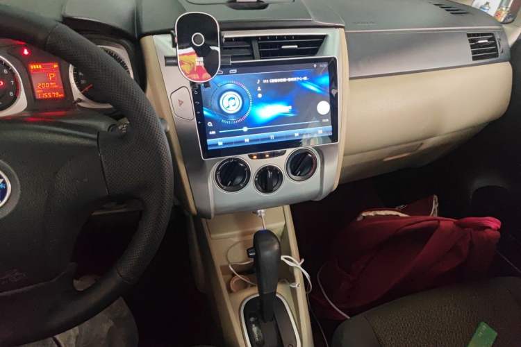 Used Venucia R50 2013 1.6L Automatic Fashion Edition Audio And AC Panel