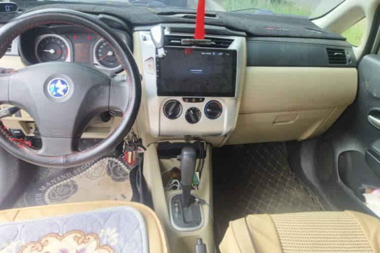 Used Venucia R50 2013 1.6L Automatic Fashion Edition Audio And AC Panel