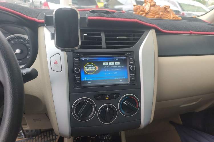 Used Venucia R50 2013 1.6L Automatic Luxury Edition Audio And AC Panel
