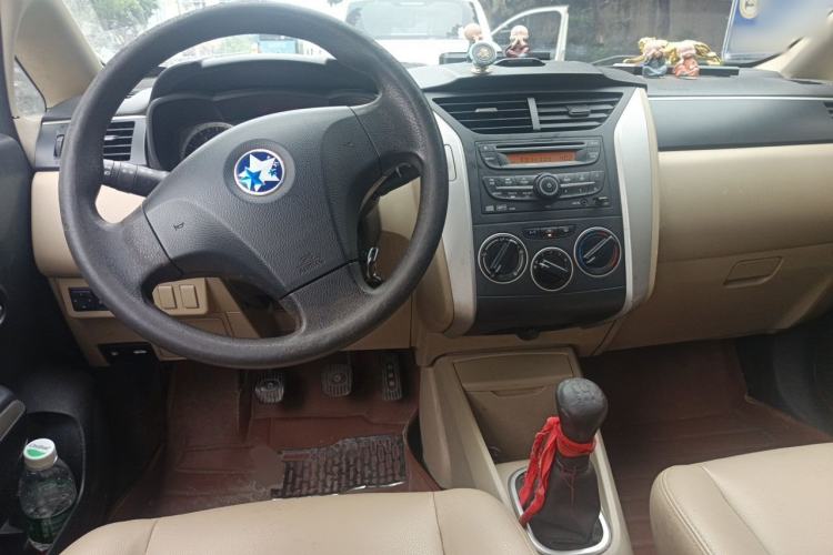 Used Venucia R50 2013 1.6L Manual Luxury Edition Center Console