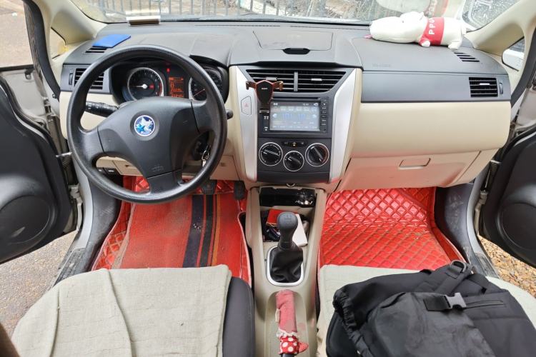 Used Venucia R50 2013 1.6L Manual Fashion Edition Center Console